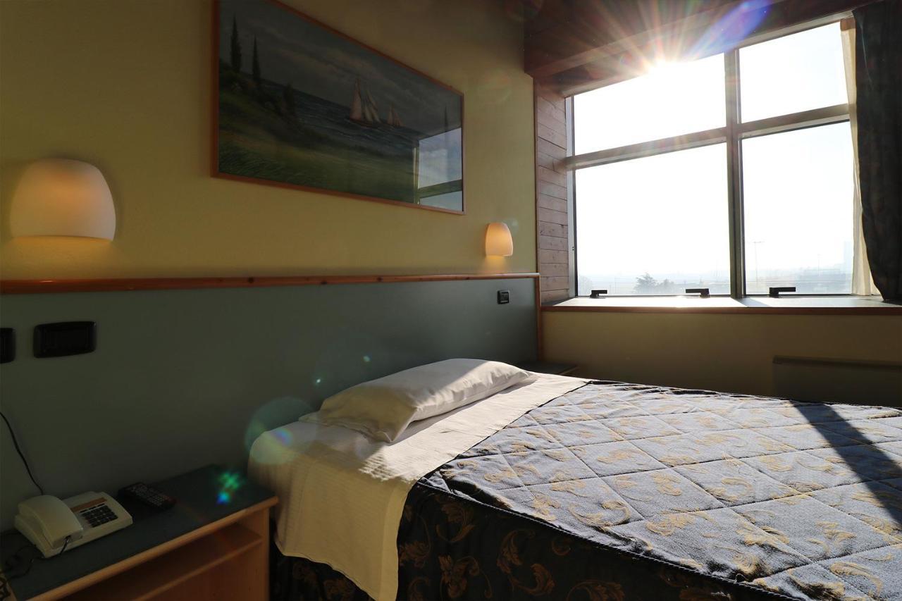Hotel Sabo' Castel Maggiore Bagian luar foto